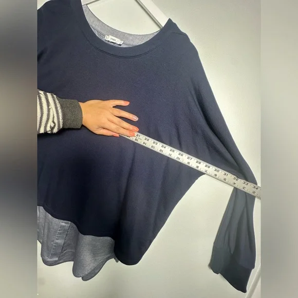 Vince Mixed media navy shirttail blouse  size Medium - Picture 14 of 16